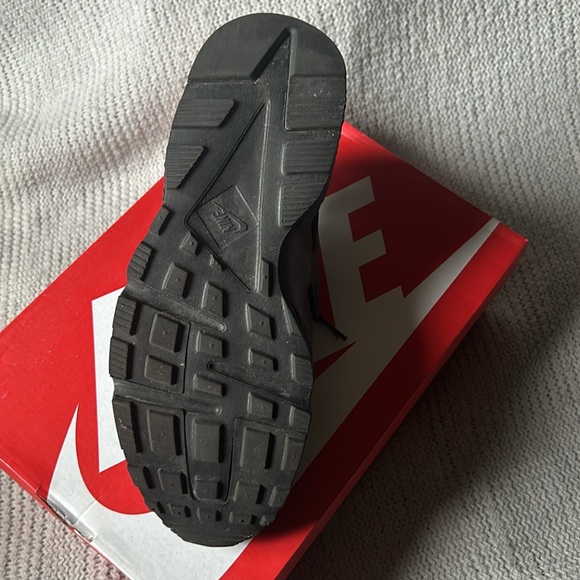 NIKE Huarache - Picture 5 of 5